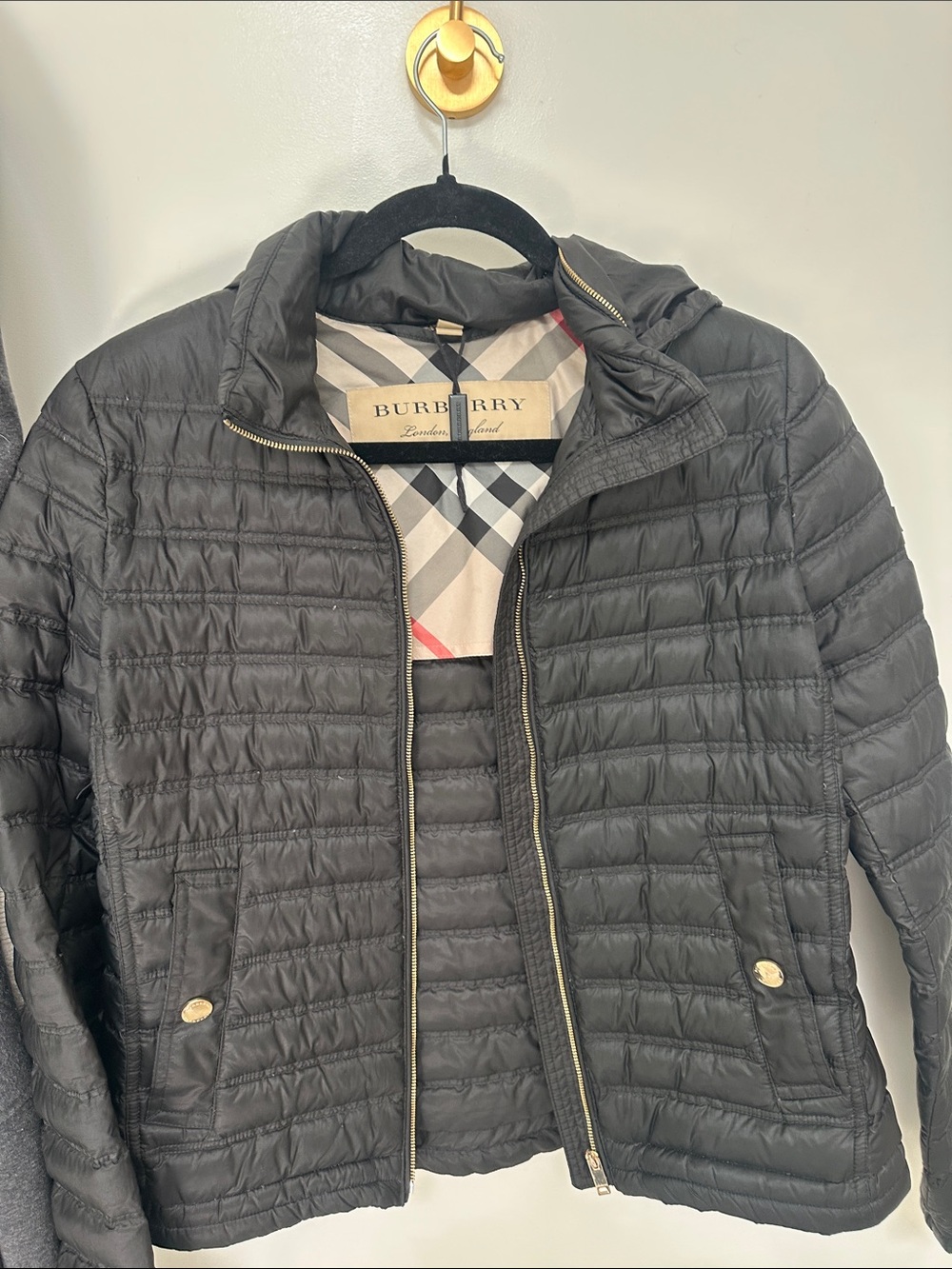 Burberry Black Quilted Puffer Jacket with Checked Lining - Picture 3 of 5